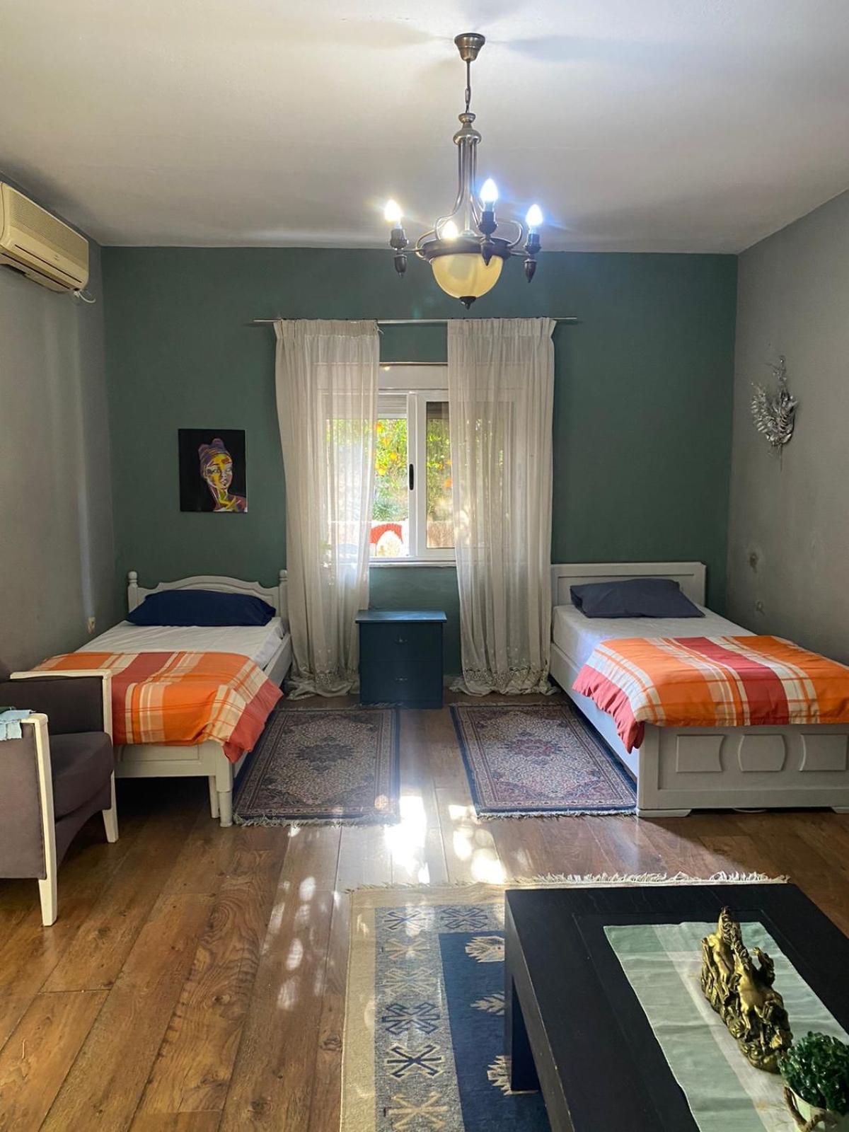 Green Door House Тирана Екстер'єр фото