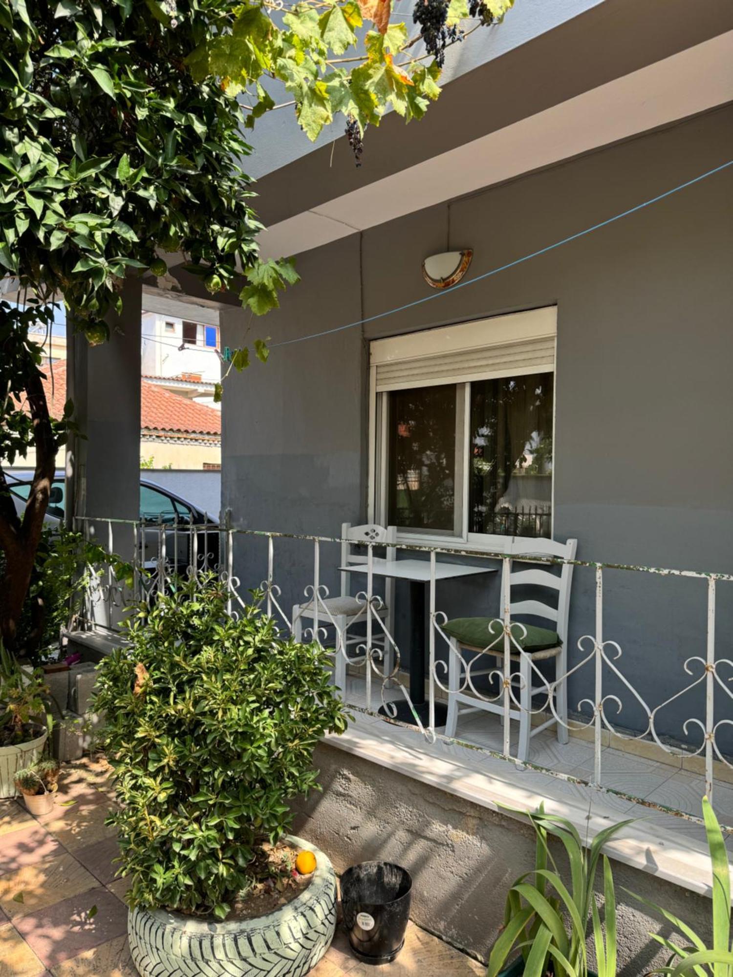 Green Door House Тирана Екстер'єр фото