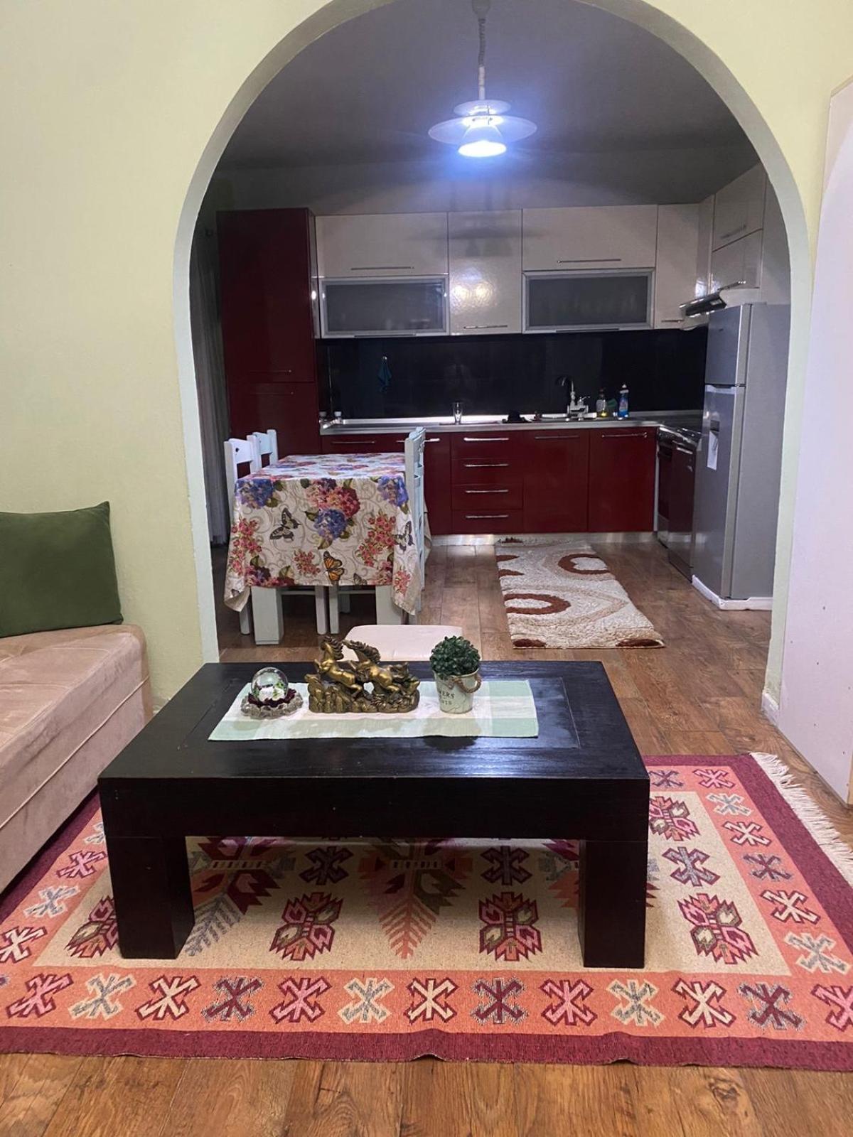 Green Door House Тирана Екстер'єр фото